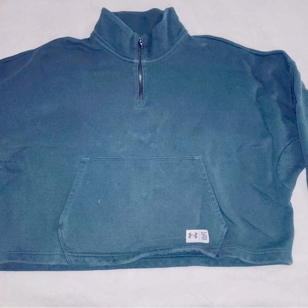 Under armour cropped fleece half zip shirt